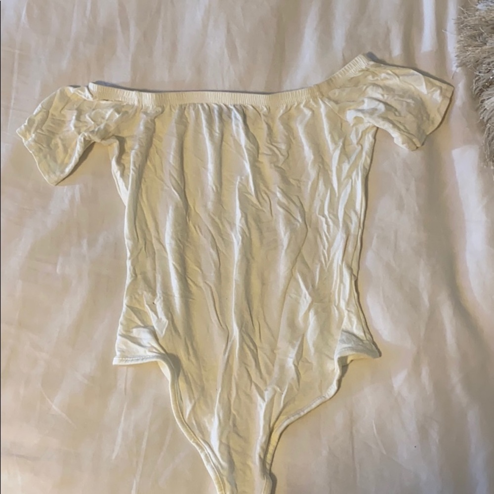 PRETTYLITTLETHING OFF THE SHOULDER BODYSUIT